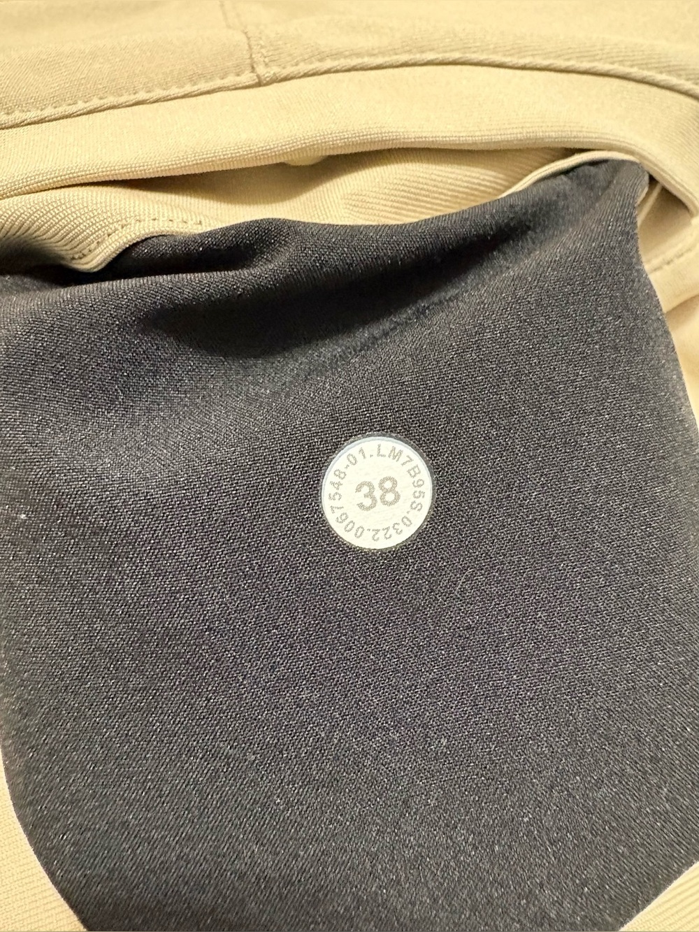 Lululemon ABC Classic-Fit Short 7" Warpstreme, Beige Men’s Size 38 - Picture 6 of 9